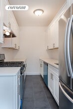 61-09 39th Avenue H6 in Queens, NY - Building Photo - Building Photo