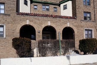 Wayne Iris Apartments in Philadelphia, PA - Building Photo - Building Photo