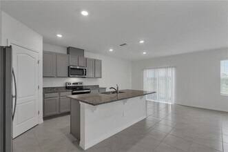3313 Mystic Pond Lp in Lakeland, FL - Building Photo - Building Photo