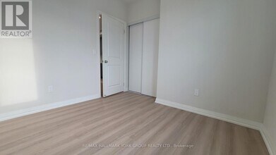 13042 Yonge St in Richmond Hill, ON - Building Photo - Building Photo