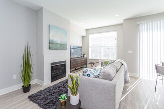 Hanover Townhomes of Caledonia in Caledonia, MI - Building Photo - Interior Photo