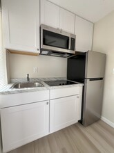 805 NE 7th St in Hallandale Beach, FL - Building Photo - Building Photo