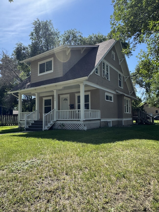 123 7th St NW in Minot, ND - Building Photo - Building Photo