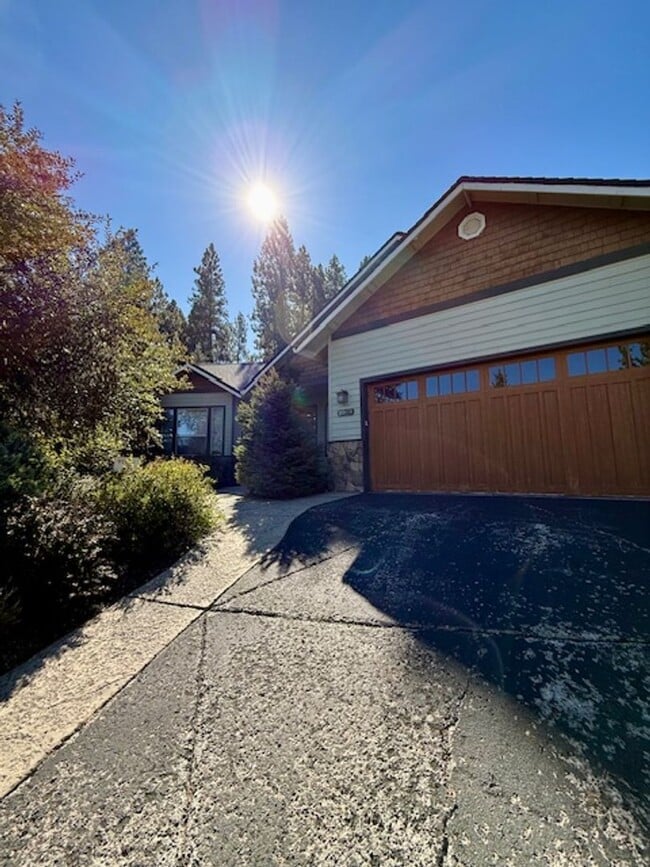 2058 NW Pinot Ct in Bend, OR - Building Photo - Building Photo