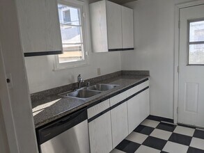 451 N Oakhurst Dr in Beverly Hills, CA - Building Photo - Building Photo