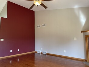 921 Tony Dr in Madison, WI - Building Photo - Building Photo