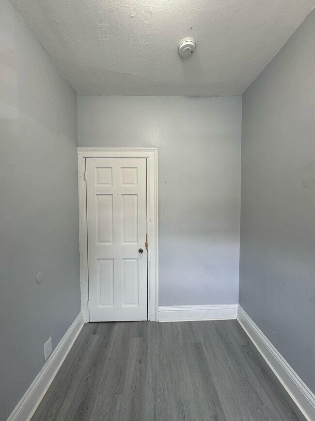 96 Orient Ave in Jersey City, NJ - Building Photo - Building Photo