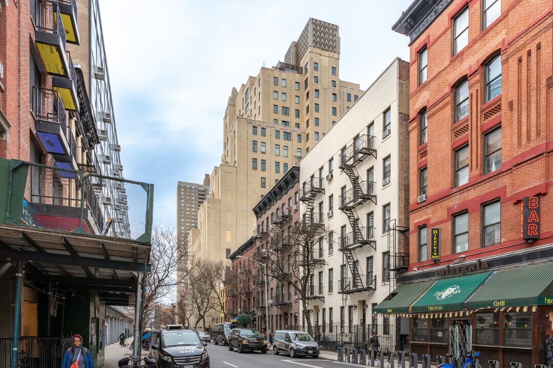 Stella Tower in New York, NY - Building Photo