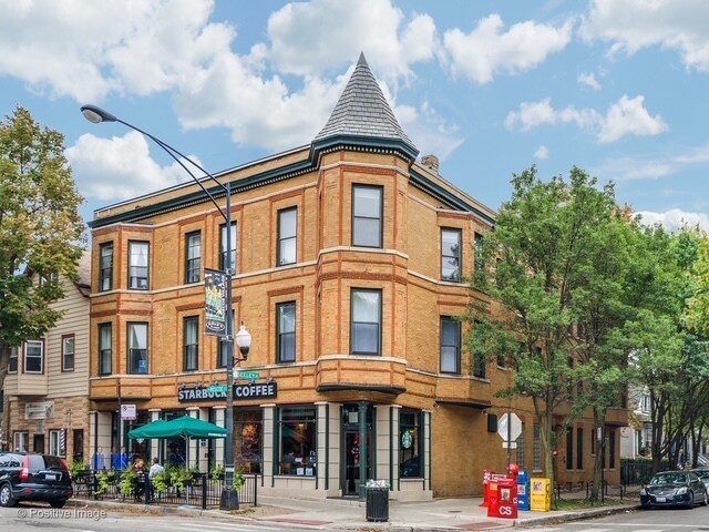 2025 W Roscoe St in Chicago, IL - Foto de edificio