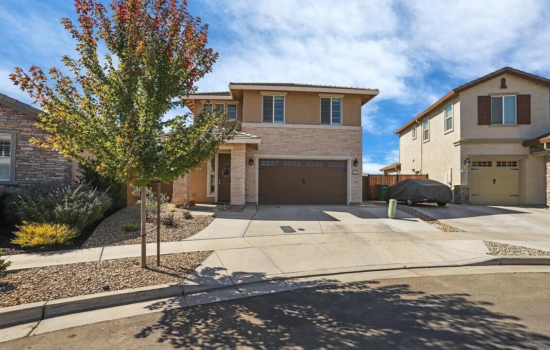 2742 Carnation Way in Lodi, CA - Building Photo