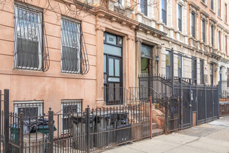 225 Bainbridge St in Brooklyn, NY - Building Photo - Building Photo