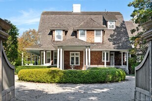 10 Post Ln in Quogue, NY - Building Photo
