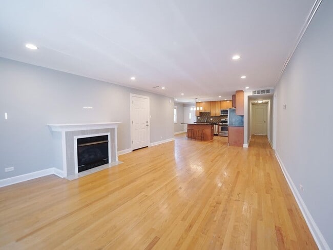 property at 6812 N Wolcott Ave