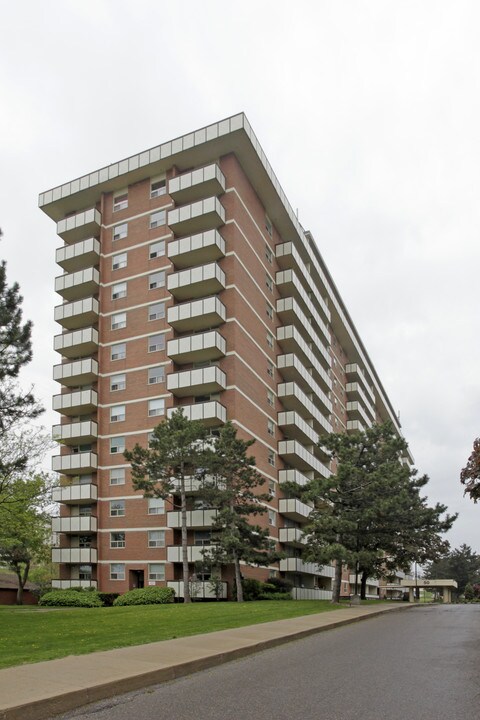 Bayview Towers in Toronto, ON - Building Photo