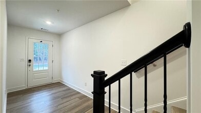 811 Atkins Ln in Woodstock, GA - Foto de edificio - Building Photo