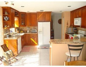 5273 NW 113th Ave in Doral, FL - Building Photo - Building Photo