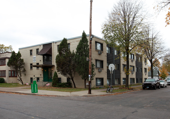 3700 Grand Ave S in Minneapolis, MN - Foto de edificio - Building Photo