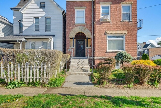 22 Overlook Pl in Newburgh, NY - Building Photo - Building Photo