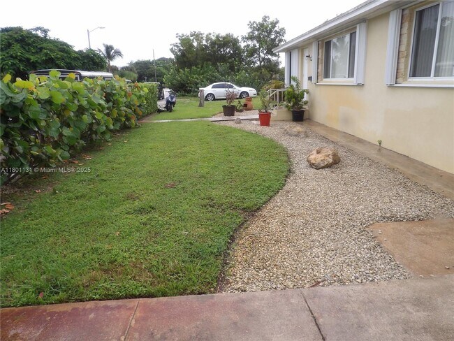 1225 N J St in Lake Worth Beach, FL - Building Photo - Building Photo