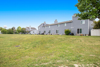 Westwind Townhomes in Lansing, MI - Foto de edificio - Building Photo