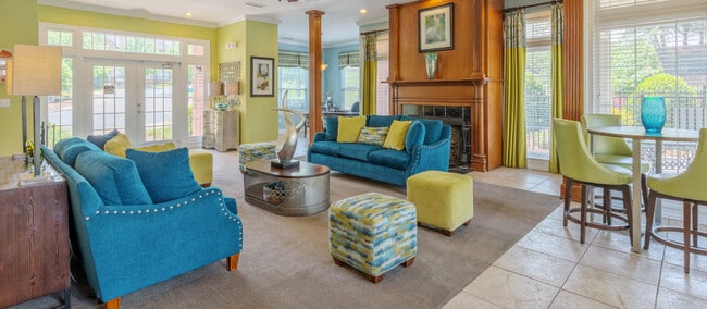 MAA University Lake in Charlotte, NC - Foto de edificio - Building Photo