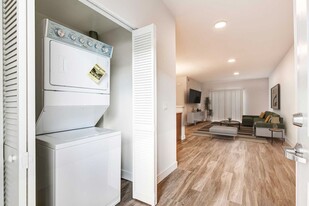 11721 Runnymede St in Los Angeles, CA - Building Photo