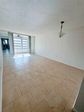 8435 Sunrise Lakes Blvd in Sunrise, FL - Building Photo - Building Photo
