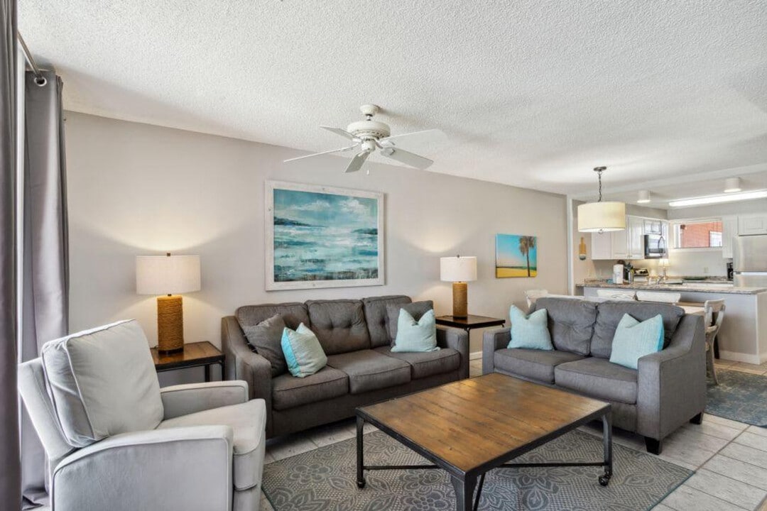 633 W Beach Blvd in Gulf Shores, AL - Building Photo