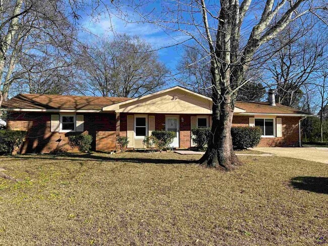 110 Lockwood Dr in Warner Robins, GA - Building Photo - Building Photo