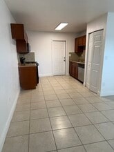 1096 W 28th St, Unit A in Riviera Beach, FL - Building Photo - Building Photo