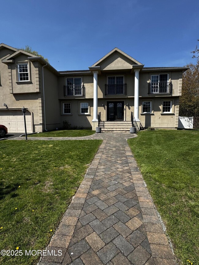 property at 3 Darien Dr