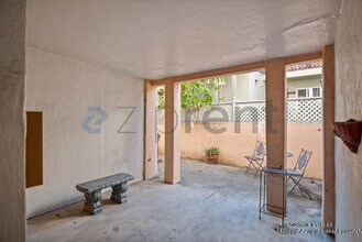 2429 Ivy Dr in Oakland, CA - Foto de edificio - Building Photo