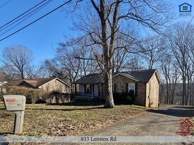 833 Lennox Rd in Clarksville, TN - Building Photo