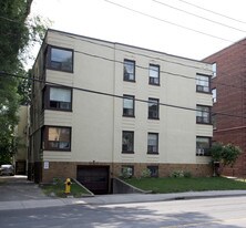 1594 Bathurst St in Toronto, ON - Building Photo