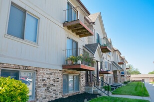 Vista Apartments in Omaha, NE - Building Photo