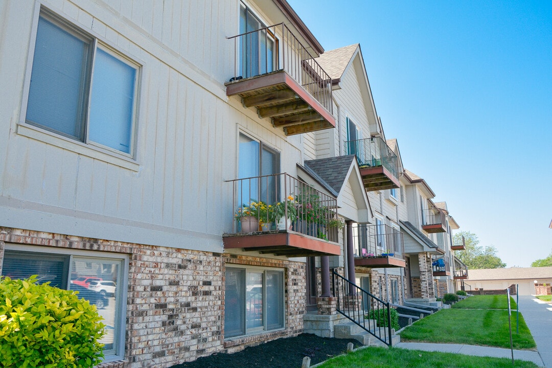 Vista Apartments in Omaha, NE - Building Photo