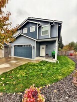 2375 SE Kelby Cir in Port Orchard, WA - Building Photo