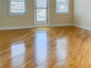 2334 N Greenview Ave in Chicago, IL - Foto de edificio - Building Photo