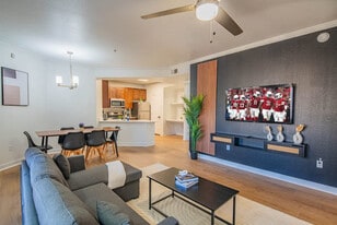 7455 N 95th Ave in Glendale, AZ - Building Photo