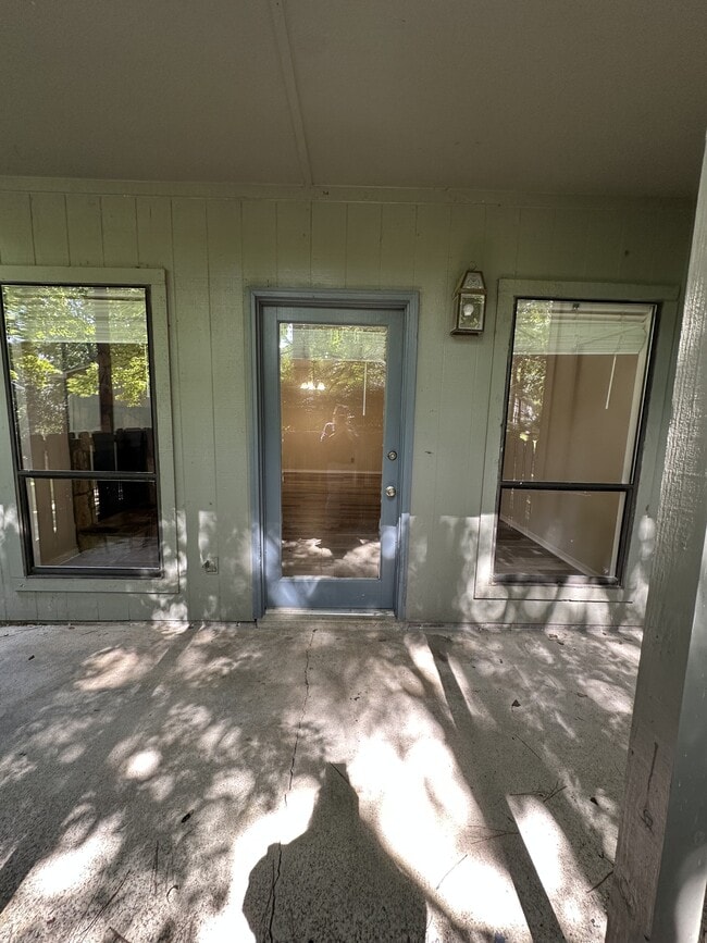 1866 Tryon Dr