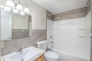 Willow Stream Apartments South in Liverpool, NY - Building Photo