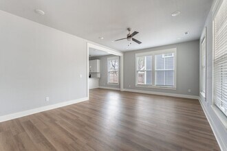 923 S Waxflower Ave in Fayetteville, AR - Building Photo - Building Photo