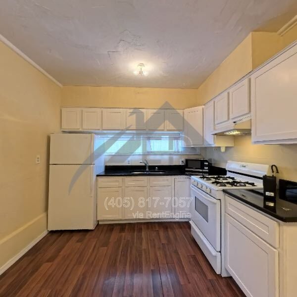 2300 Carlton Way in The Village, OK - Building Photo - Building Photo
