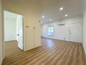 810 E Chevy Chase Dr in Glendale, CA - Building Photo - Building Photo