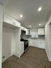 6830 Morella Ave in Los Angeles, CA - Building Photo - Building Photo