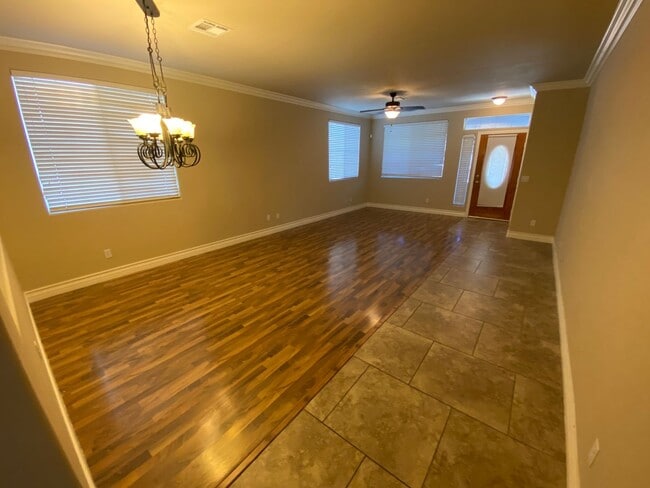 2650 Hourglass Dr in Henderson, NV - Building Photo - Building Photo