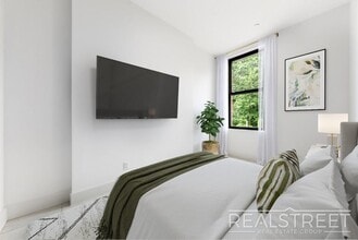 12 Verona Pl, Unit 2B in Brooklyn, NY - Foto de edificio - Building Photo