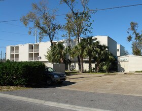 Fernwood Apartments in Metairie, LA - Foto de edificio - Building Photo