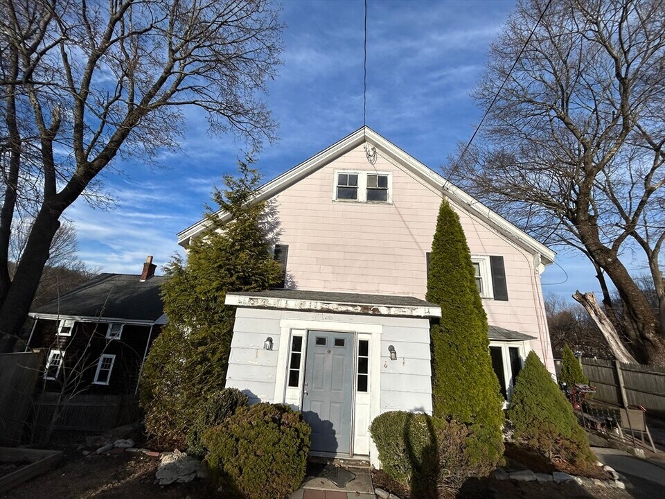6 Latisquama Rd-Unit -1 in Southborough, MA - Building Photo