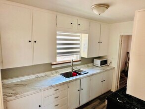 1316 Buena Vista Dr SE in Albuquerque, NM - Building Photo - Building Photo